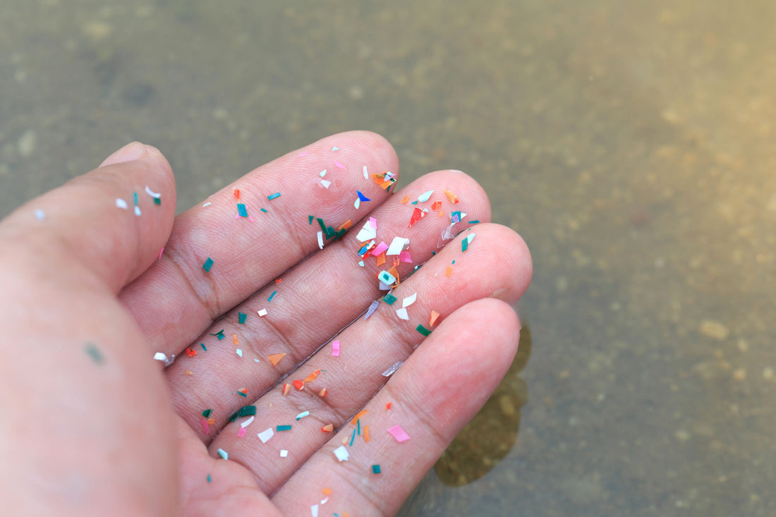 Microplásticos en el agua: qué son y por qué importan